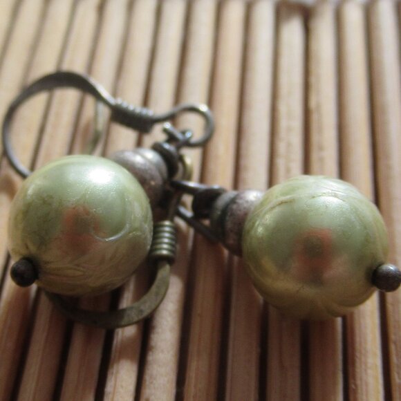 Green faux Pearl Earrings, Dangle, Light Iridescent Olive Green, Vintage, 8mm - Picture 5 of 8